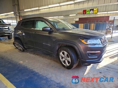 Czwarte zdjęcie samochodu z boku: 2017 JEEP COMPASS LATITUDE VIN:3C4NJDBB0HT651927 - miniatura