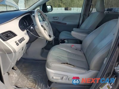 Zdjęcie 7 z 12 samochodu: 2013 TOYOTA SIENNA XLE 8-PASSENGER VIN:5TDYK3DC8DS331429 - miniatura