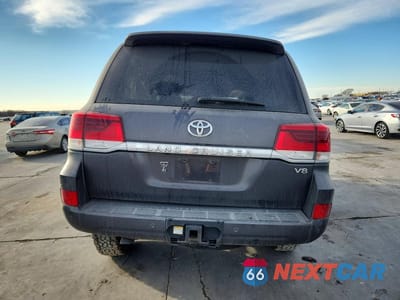 Zdjęcie 6 z 11 samochodu: 2019 TOYOTA LAND CRUISER VX-R VIN:JTMCY7AJXK4080442 - miniatura
