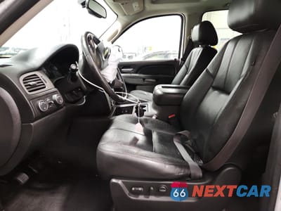 Zdjęcie 7 z 14 samochodu: 2013 CHEVROLET SUBURBAN K1500 LT VIN:1GNSKJE73DR123878 - miniatura