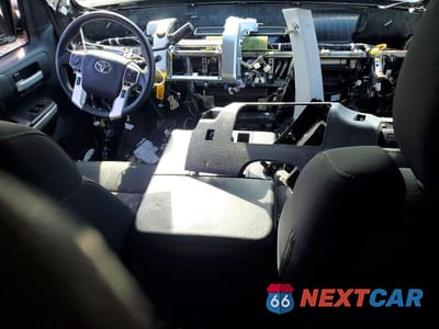 Zdjęcie 8 z 11 samochodu: 2018 TOYOTA TUNDRA DOUBLE CAB SR VIN:5TFUW5F13JX723931 - miniatura