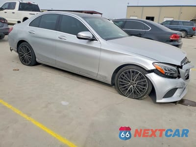Czwarte zdjęcie samochodu z boku: 2020 MERCEDES-BENZ C 300 VIN:WDDWF8DB4LR558359 - miniatura
