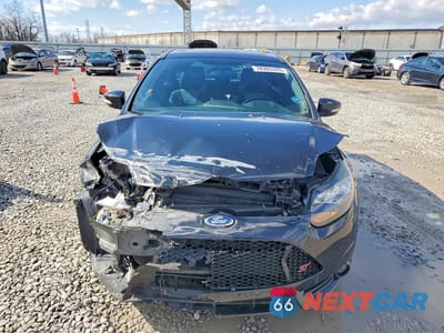 Piąte zdjęcie samochodu w środku: 2014 FORD FOCUS ST VIN:1FADP3L92EL411422 - miniatura