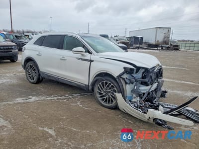 Czwarte zdjęcie samochodu z boku: 2020 LINCOLN NAUTILUS RESERVE VIN:2LMPJ6K91LBL35314 - miniatura