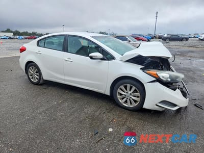 Czwarte zdjęcie samochodu z boku: 2014 KIA FORTE LX VIN:KNAFX4A67E5232912 - miniatura