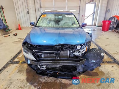 Piąte zdjęcie samochodu w środku: 2017 VOLKSWAGEN JETTA SE VIN:3VWDB7AJ8HM303688 - miniatura