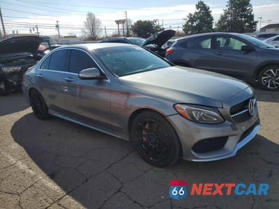 Czwarte zdjęcie samochodu z boku: 2015 MERCEDES-BENZ C 400 4MATIC VIN:55SWF6GB5FU031577 - miniatura