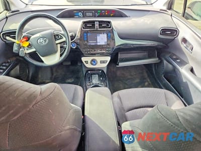 Zdjęcie 8 z 11 samochodu: 2018 TOYOTA PRIUS THREE VIN:JTDKARFU0J3550710 - miniatura