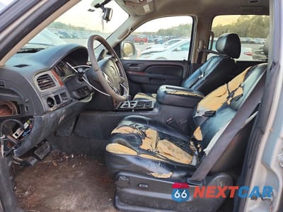 Zdjęcie 7 z 13 samochodu: 2011 CHEVROLET SUBURBAN C1500 LT VIN:1GNSCJE02BR331988 - miniatura