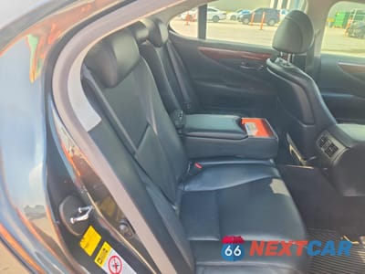 Zdjęcie 10 z 13 samochodu: 2007 LEXUS LS VIN:JTHBL46F675045944 - miniatura