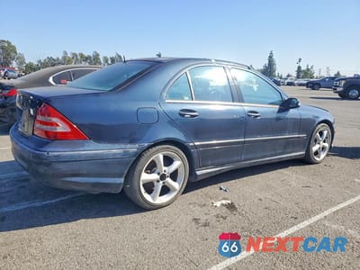 Trzecie zdjęcie samochodu z tyłu: 2005 MERCEDES-BENZ C 230K SPORT SEDAN VIN:WDBRF40J35F609124 - miniatura