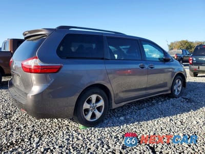 Trzecie zdjęcie samochodu z tyłu: 2018 TOYOTA SIENNA LE VIN:5TDKZ3DC8JS903838 - miniatura