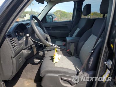 Zdjęcie 7 z 13 samochodu: 2010 JEEP LIBERTY SPORT VIN:1J4PN2GK2AW127389 - miniatura