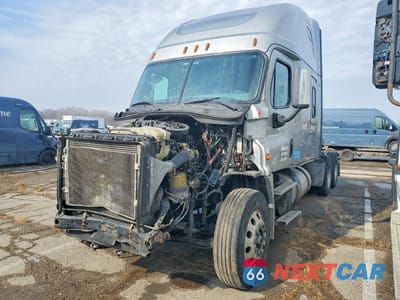 Drugie zdjęcie samochodu z przodu: 2018 FREIGHTLINER CASCADIA 125 SEMI TRUCK VIN:3AKJGLDR4JDJT8796 - miniatura