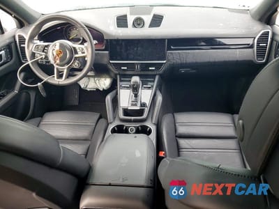 Zdjęcie 8 z 12 samochodu: 2022 PORSCHE CAYENNE E HYBRID COUPE VIN:WP1BE2AY8NDA51058 - miniatura