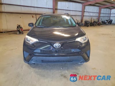 Piąte zdjęcie samochodu w środku: 2018 TOYOTA RAV4 LE VIN:2T3ZFREV4JW518303 - miniatura