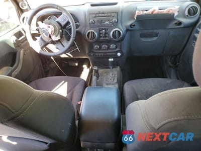 Zdjęcie 8 z 12 samochodu: 2015 JEEP WRANGLER UNLIMITED SPORT VIN:1C4BJWDG5FL638994 - miniatura