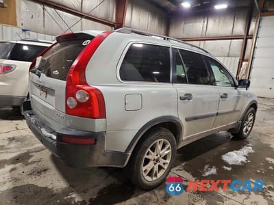Trzecie zdjęcie samochodu z tyłu: 2004 VOLVO XC90 T6 VIN:YV1CZ91H441100589 - miniatura