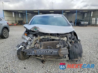 Piąte zdjęcie samochodu w środku: 2019 NISSAN VERSA NOTE SV VIN:3N1CE2CP5KL358352 - miniatura