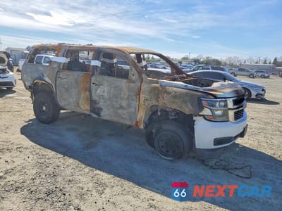 Czwarte zdjęcie samochodu z boku: 2017 CHEVROLET SUBURBAN K1500 VIN:1GNSKKEC6HR297789 - miniatura