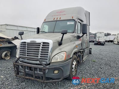 Drugie zdjęcie samochodu z przodu: 2018 FREIGHTLINER CASCADIA 125 SEMI TRUCK VIN:3AKJGLDR9JSHU4903 - miniatura