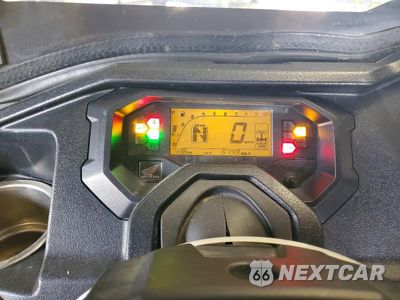 Zdjęcie 8 z 10 samochodu: 2018 HONDA PIONEER 1000 UTILITY VEHICLE VIN:1HFVE04T2J4201796 - miniatura