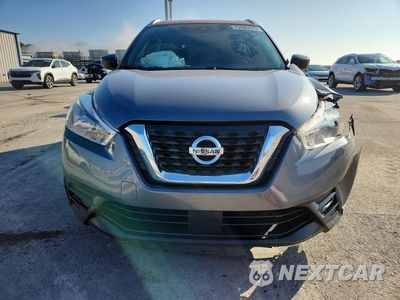Piąte zdjęcie samochodu w środku: 2020 NISSAN KICKS SV VIN:3N1CP5CV0LL535742 - miniatura