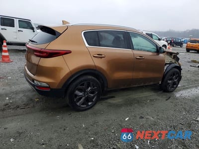 Trzecie zdjęcie samochodu z tyłu: 2021 KIA SPORTAGE S VIN:KNDP63AC5M7882500 - miniatura