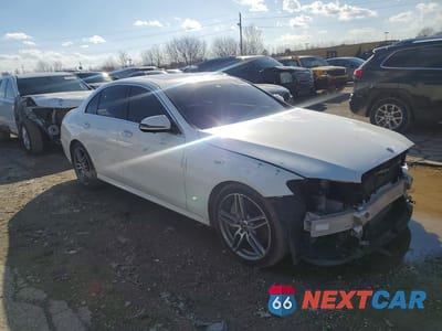 Czwarte zdjęcie samochodu z boku: 2019 MERCEDES-BENZ E 300 VIN:WDDZF4JBXKA600458 - miniatura