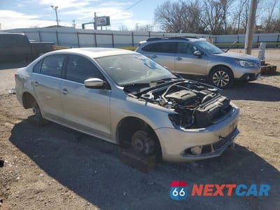 Czwarte zdjęcie samochodu z boku: 2014 VOLKSWAGEN JETTA SE VIN:3VWD07AJ3EM209591 - miniatura