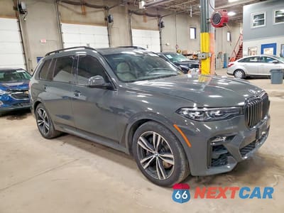 Czwarte zdjęcie samochodu z boku: 2022 BMW X7 XDRIVE40I VIN:5UXCW2C01N9M47585 - miniatura
