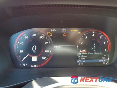 Zdjęcie 9 z 12 samochodu: 2020 VOLVO XC40 T4 MOMENTUM VIN:YV4AC2HK9L2337950 - miniatura