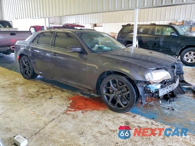 Czwarte zdjęcie samochodu z boku: 2021 CHRYSLER 300 S VIN:2C3CCABG1MH541164 - miniatura