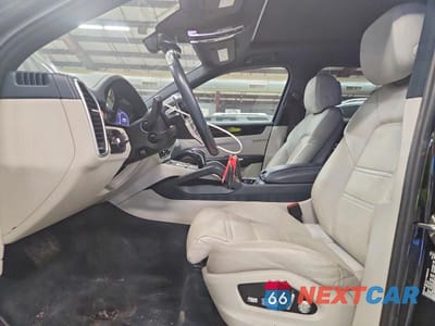 Zdjęcie 7 z 12 samochodu: 2019 PORSCHE CAYENNE VIN:WP1AA2AY6KDA10026 - miniatura