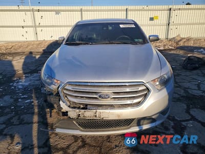 Piąte zdjęcie samochodu w środku: 2018 FORD TAURUS LIMITED VIN:1FAHP2F80JG129538 - miniatura