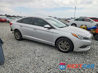 Czwarte zdjęcie samochodu z boku: 2015 HYUNDAI SONATA SE VIN:5NPE24AF4FH240576 - miniatura