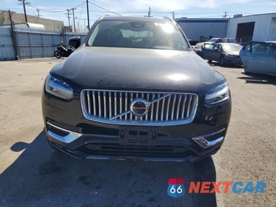 Piąte zdjęcie samochodu w środku: 2025 VOLVO XC90 PLUS VIN:YV4M12PE8S1311360 - miniatura