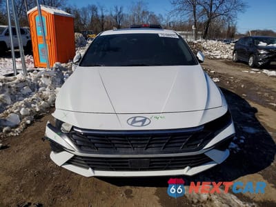 Piąte zdjęcie samochodu w środku: 2025 HYUNDAI ELANTRA SEL VIN:KMHLS4DG1SU858896 - miniatura