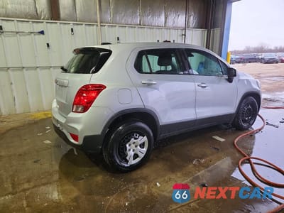 Trzecie zdjęcie samochodu z tyłu: 2018 CHEVROLET TRAX LS VIN:3GNCJKSB7JL221207 - miniatura