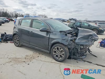 Czwarte zdjęcie samochodu z boku: 2018 CHEVROLET SONIC LT VIN:1G1JD6SH7J4101358 - miniatura