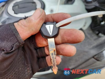 Zdjęcie 8 z 9 samochodu: 2022 KAWASAKI EX650 N VIN:ML5EXEN13NDA73683 - miniatura