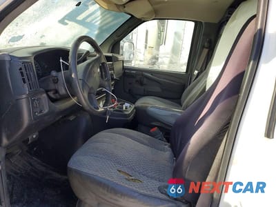 Zdjęcie 7 z 13 samochodu: 2006 GMC SAVANA 3500 VAN WITH BUCKET LIFT VIN:1GTHG392161207097 - miniatura