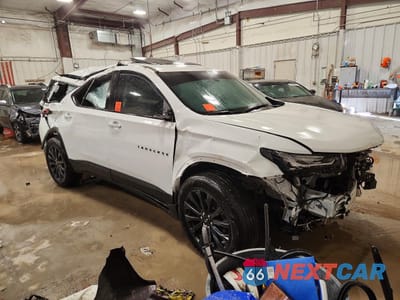 Czwarte zdjęcie samochodu z boku: 2023 CHEVROLET TRAVERSE RS VIN:1GNEVJKW1PJ306392 - miniatura