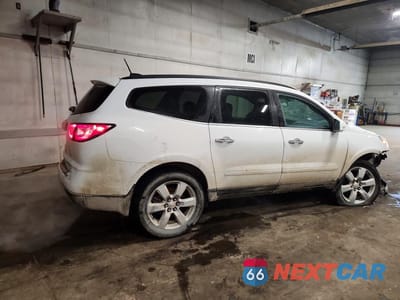 Trzecie zdjęcie samochodu z tyłu: 2016 CHEVROLET TRAVERSE LT VIN:1GNKVGKD3GJ227486 - miniatura