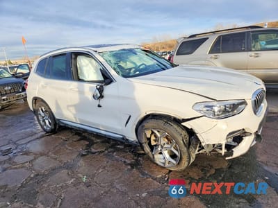 Czwarte zdjęcie samochodu z boku: 2021 BMW X3 XDRIVE30E VIN:5UXTS1C02M9E39311 - miniatura