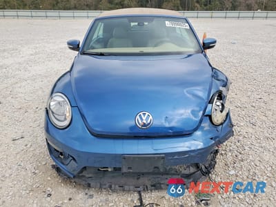 Piąte zdjęcie samochodu w środku: 2018 VOLKSWAGEN BEETLE S VIN:3VW5DAAT0JM516945 - miniatura