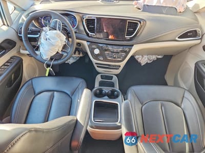 Zdjęcie 8 z 13 samochodu: 2024 CHRYSLER PACIFICA HYBRID SELECT VIN:2C4RC1S77RR157154 - miniatura