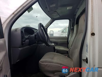 Zdjęcie 7 z 12 samochodu: 2002 FORD E350 BOX TRUCK VIN:1FDWE35L32HA17150 - miniatura