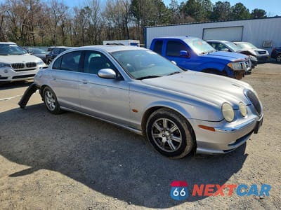 Czwarte zdjęcie samochodu z boku: 2003 JAGUAR S-TYPE VIN:SAJEA01T03FM46695 - miniatura