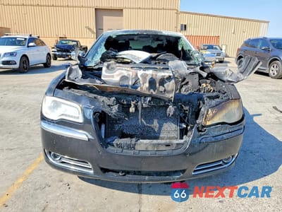 Piąte zdjęcie samochodu w środku: 2013 CHRYSLER 300C VIN:2C3CCAET0DH515552 - miniatura